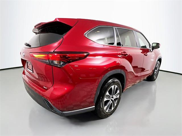 used 2023 Toyota Highlander car, priced at $34,359
