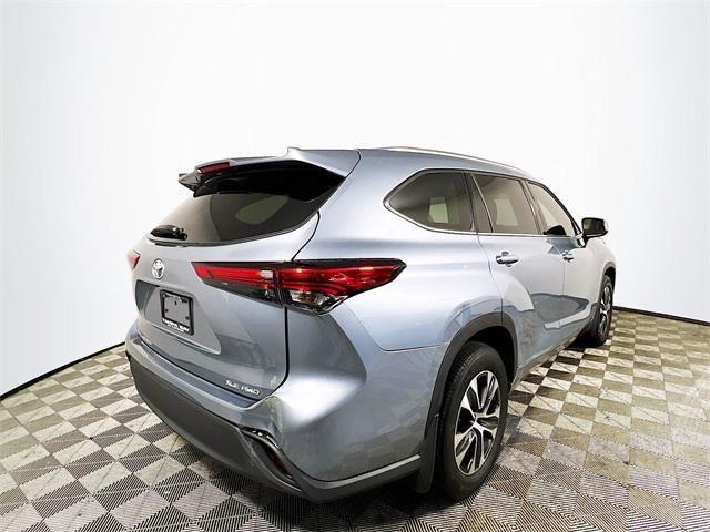 used 2021 Toyota Highlander car, priced at $33,354