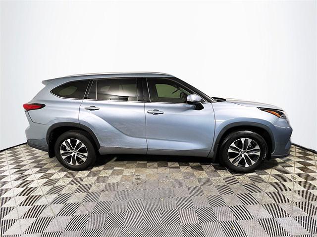 used 2021 Toyota Highlander car, priced at $33,354