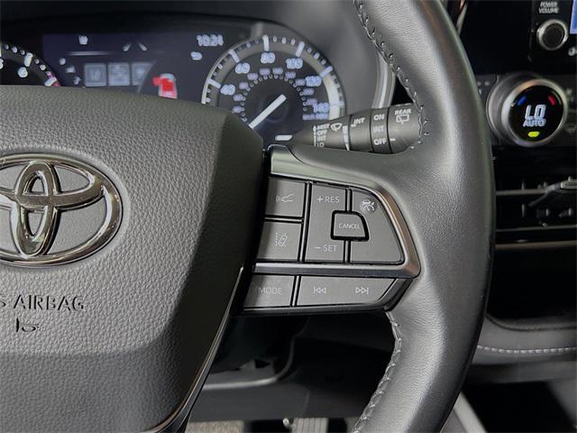 used 2021 Toyota Highlander car, priced at $33,354