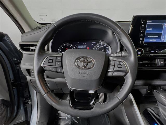 used 2021 Toyota Highlander car, priced at $33,354