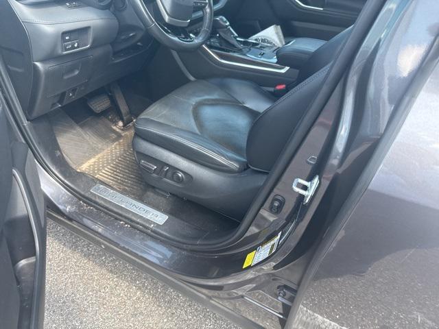 used 2022 Toyota Highlander car, priced at $34,701