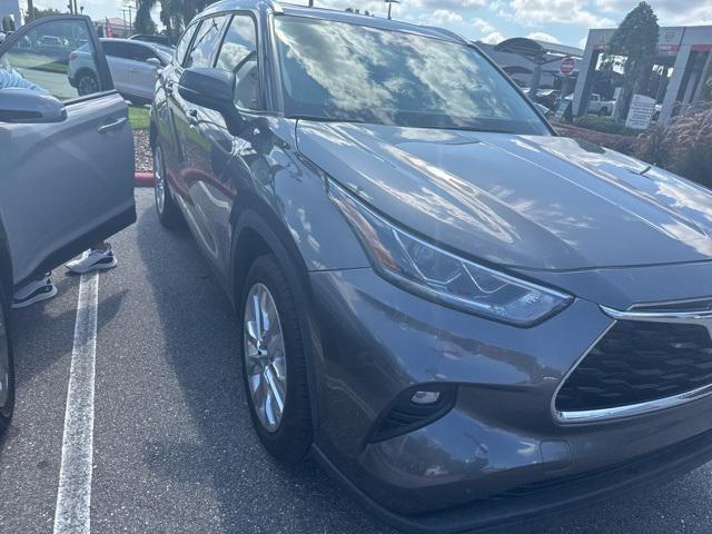 used 2022 Toyota Highlander car, priced at $34,701