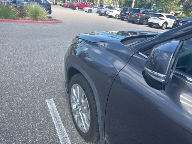 used 2022 Toyota Highlander car, priced at $34,701