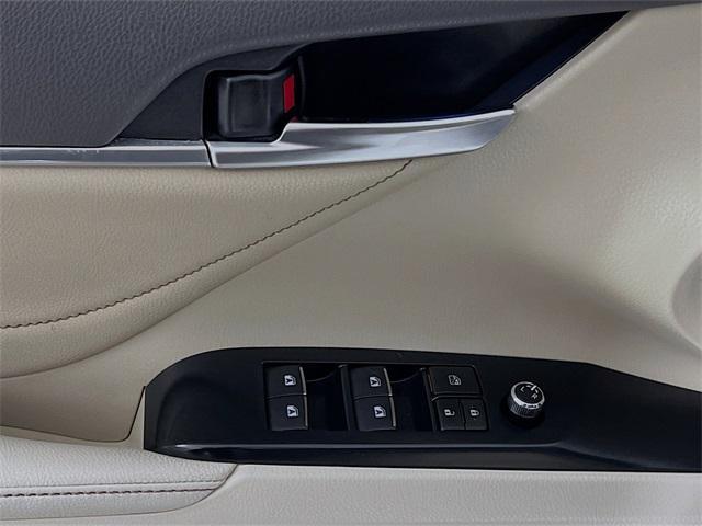 used 2018 Toyota Camry Hybrid car, priced at $16,562