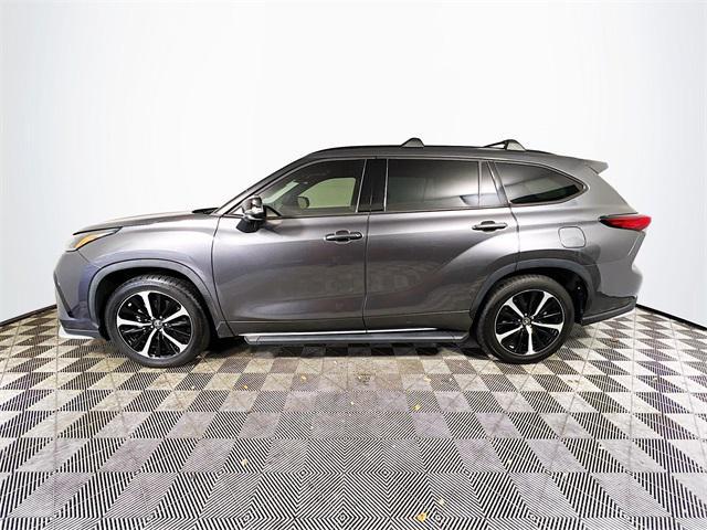 used 2021 Toyota Highlander car, priced at $31,619