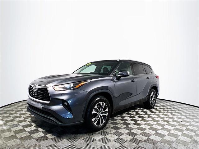 used 2022 Toyota Highlander car, priced at $31,496