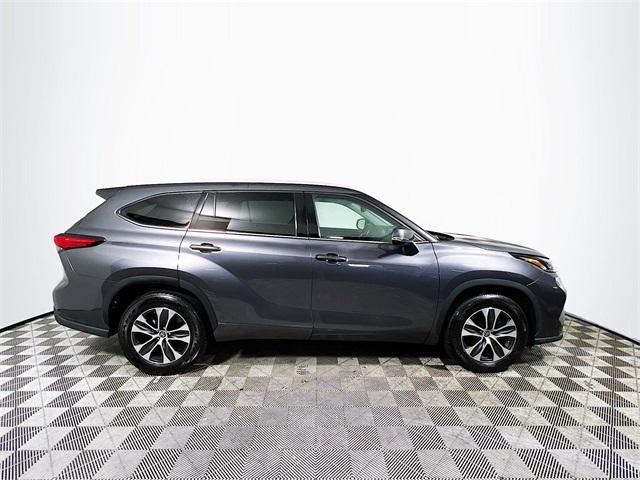 used 2022 Toyota Highlander car, priced at $31,496