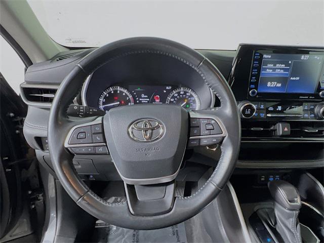 used 2022 Toyota Highlander car, priced at $31,496