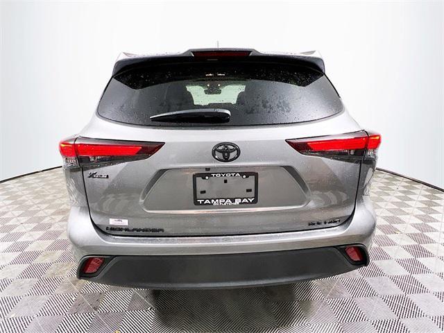 new 2025 Toyota Highlander car, priced at $51,727