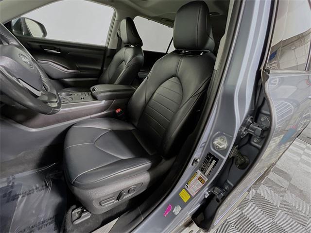 used 2022 Toyota Highlander car, priced at $30,608