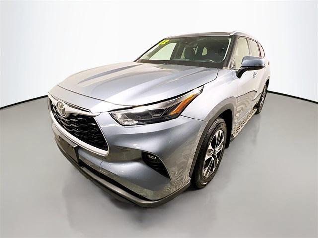 used 2022 Toyota Highlander car, priced at $30,608