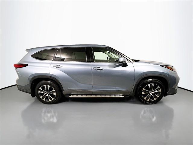 used 2022 Toyota Highlander car, priced at $30,608