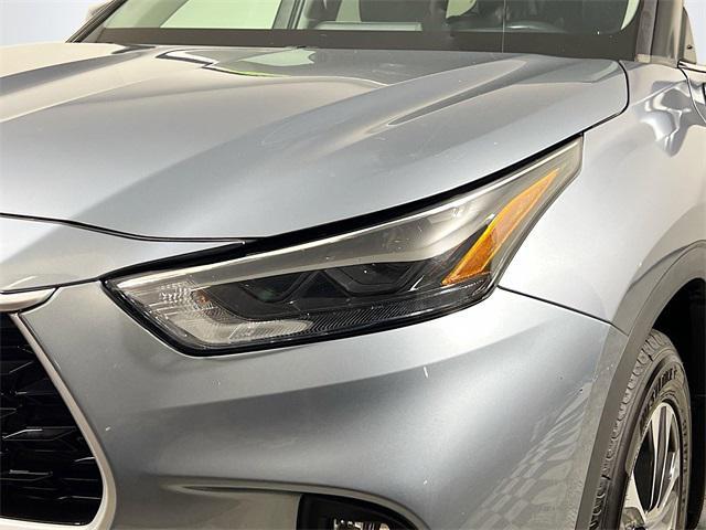 used 2022 Toyota Highlander car, priced at $30,608