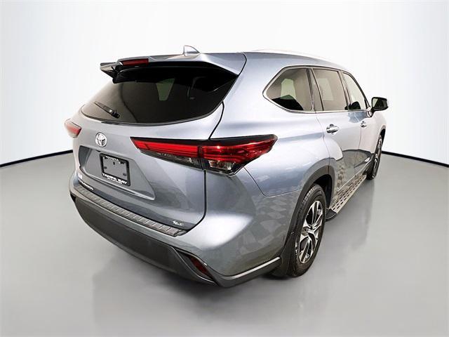 used 2022 Toyota Highlander car, priced at $30,608