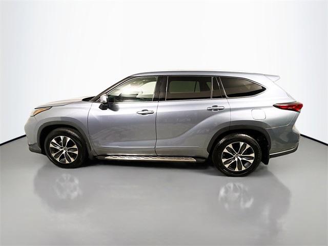 used 2022 Toyota Highlander car, priced at $30,608