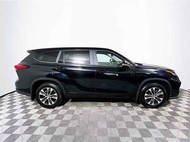 used 2023 Toyota Highlander car, priced at $33,983