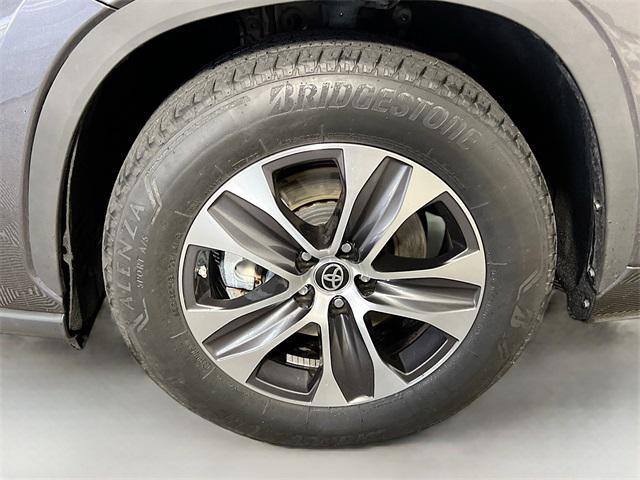 used 2022 Toyota Highlander car, priced at $35,137