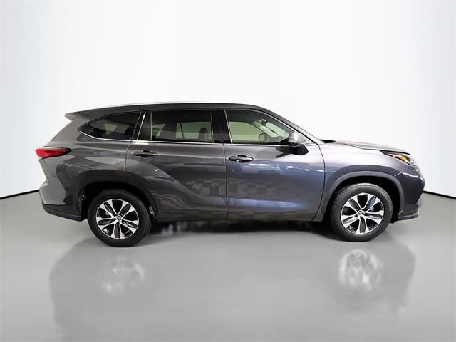 used 2022 Toyota Highlander car, priced at $35,137