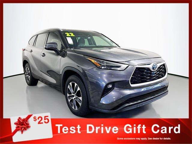 used 2022 Toyota Highlander car, priced at $35,137