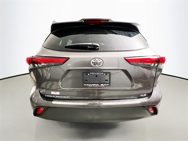 used 2022 Toyota Highlander car, priced at $35,137