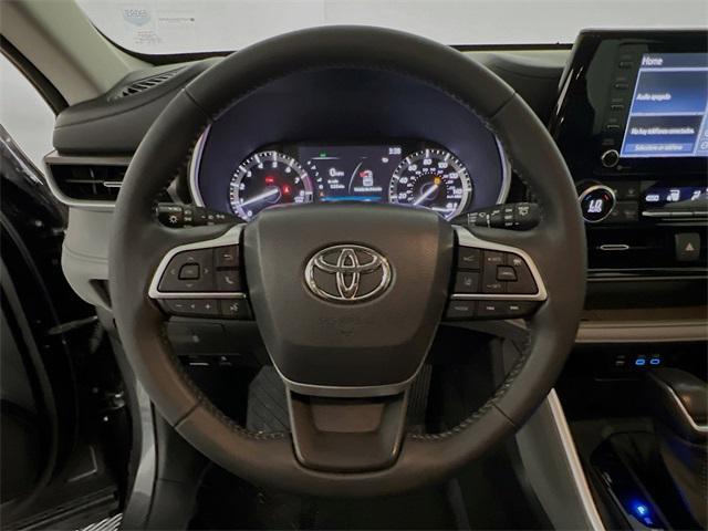 used 2022 Toyota Highlander car, priced at $35,137