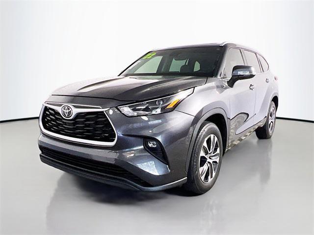 used 2022 Toyota Highlander car, priced at $35,137