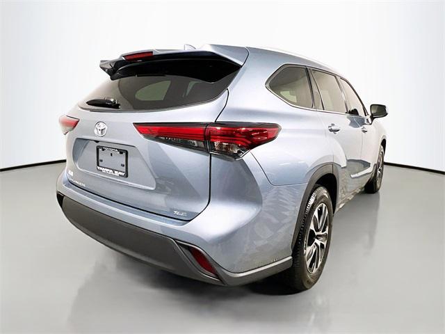 used 2022 Toyota Highlander car, priced at $35,789