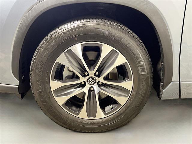 used 2022 Toyota Highlander car, priced at $35,789