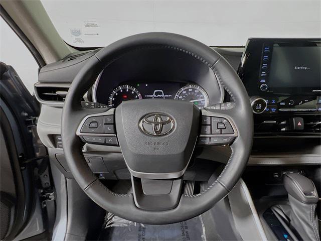 used 2022 Toyota Highlander car, priced at $35,789