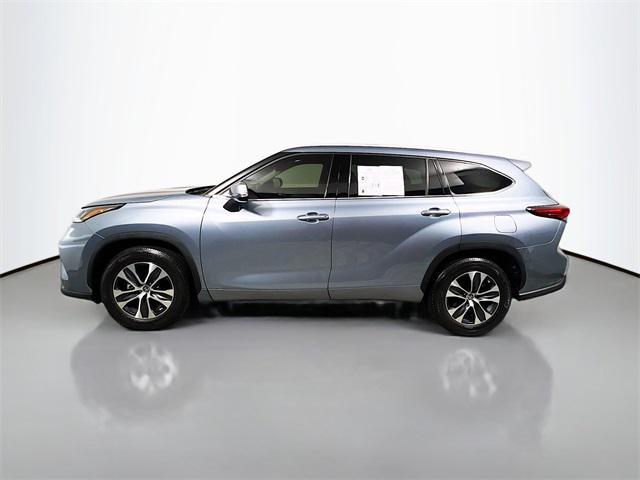 used 2022 Toyota Highlander car, priced at $35,789