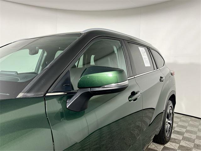 used 2024 Toyota Highlander car, priced at $34,526