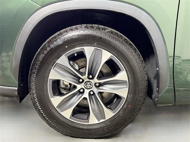 used 2024 Toyota Highlander car, priced at $34,526