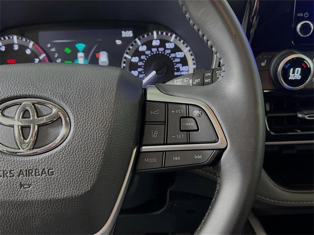 used 2024 Toyota Highlander car, priced at $34,526