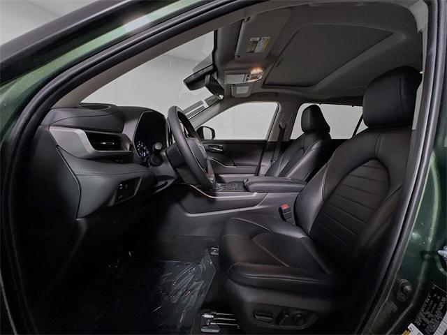 used 2024 Toyota Highlander car, priced at $34,526