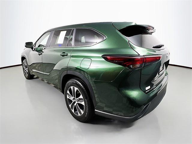 used 2024 Toyota Highlander car, priced at $34,526