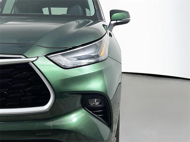 used 2024 Toyota Highlander car, priced at $34,526