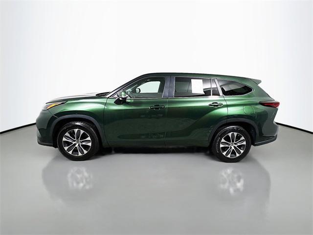 used 2024 Toyota Highlander car, priced at $34,526