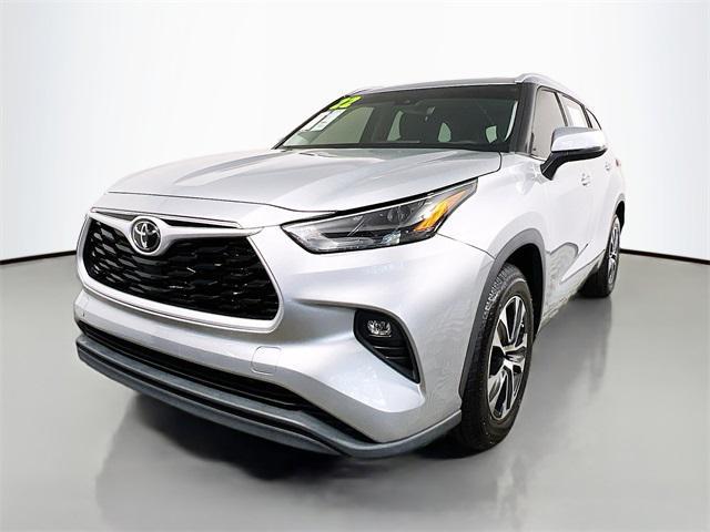used 2022 Toyota Highlander car, priced at $31,892