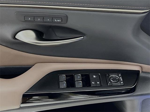 used 2022 Lexus ES 300h car, priced at $33,854