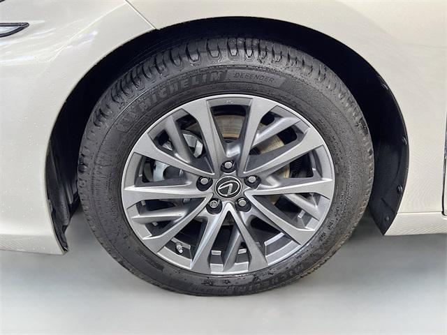 used 2022 Lexus ES 300h car, priced at $33,854