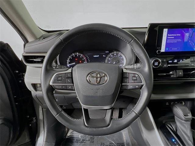 used 2023 Toyota Highlander car, priced at $32,858