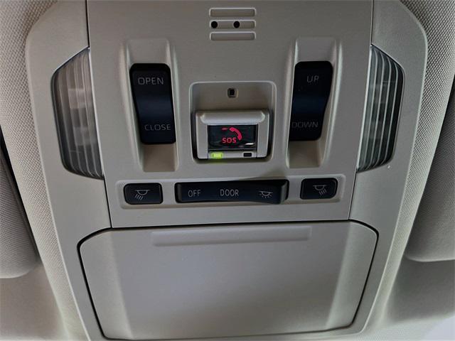 used 2023 Toyota Highlander car, priced at $37,148