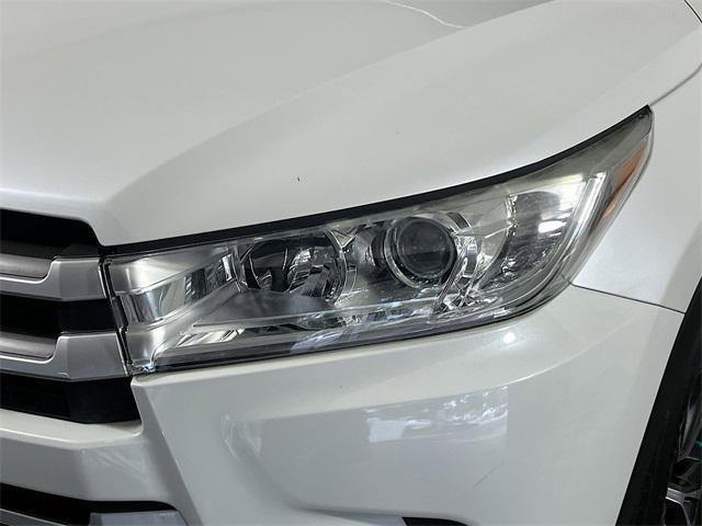used 2018 Toyota Highlander car, priced at $21,416
