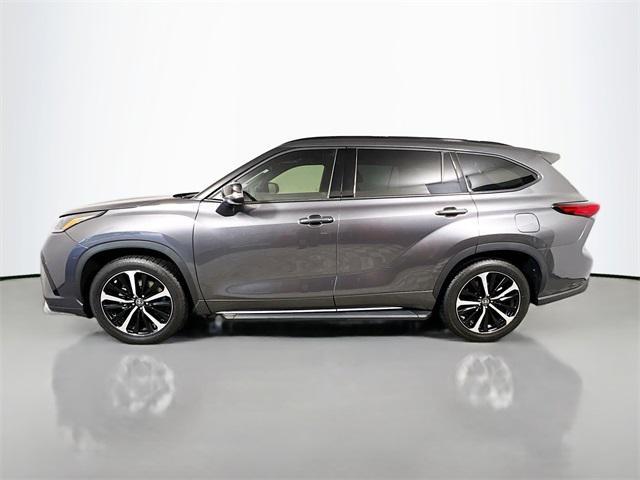 used 2021 Toyota Highlander car, priced at $33,307