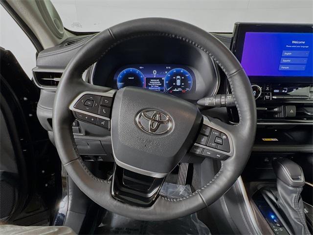 used 2024 Toyota Highlander car, priced at $48,467