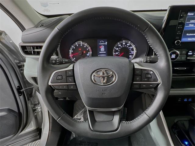 used 2022 Toyota Highlander car, priced at $32,298