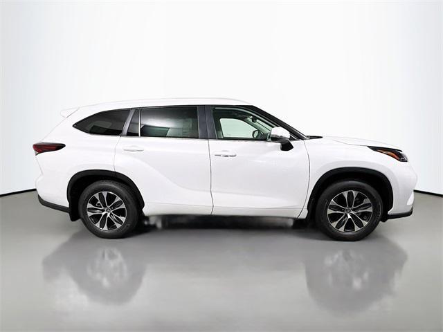 new 2025 Toyota Highlander car, priced at $48,687