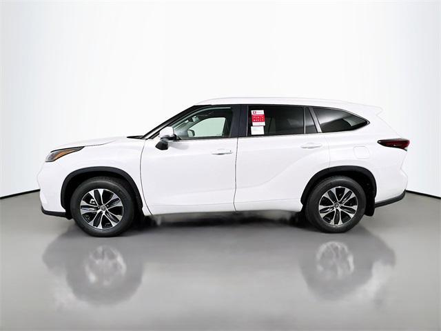 new 2025 Toyota Highlander car, priced at $48,687
