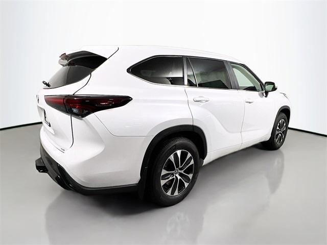 new 2025 Toyota Highlander car, priced at $48,687